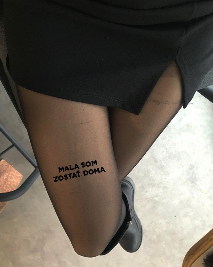 Mala som zostať doma silonky