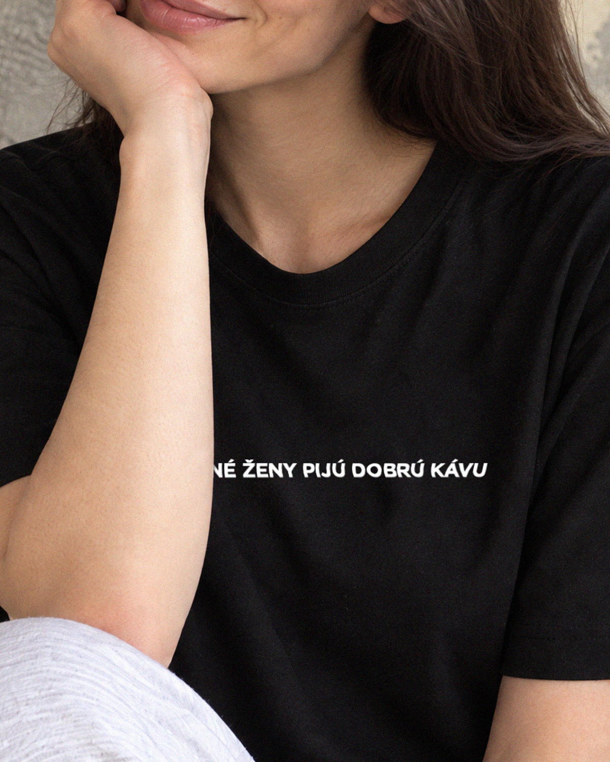 Pekné ženy pijú dobrú kávu unisex